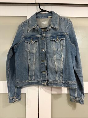 Levi’s Denizen Women’s Light Blue Denim Jacket size Large like new